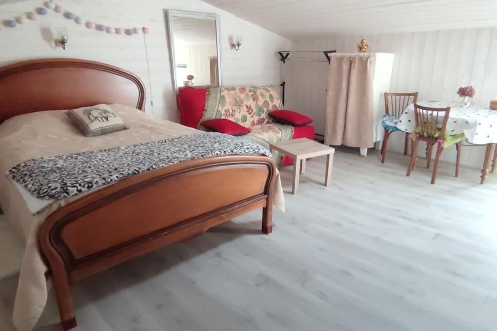 Studio Propre Et Cosy Le Mesnil-en-Vallee Экстерьер фото